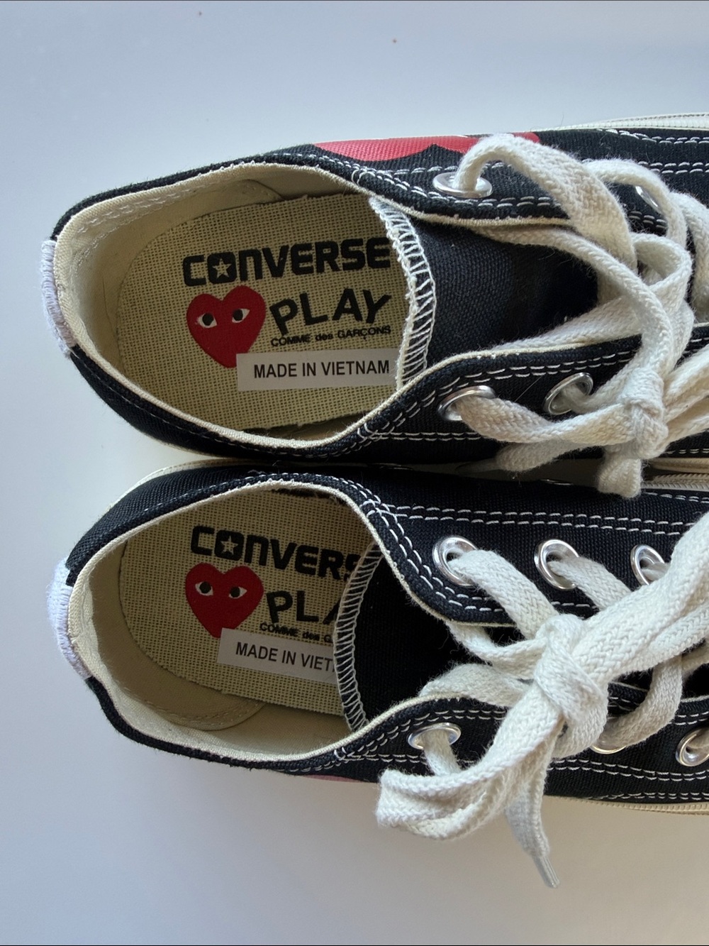 Comme des Garcons PLAY Converse Black Low Top Sneakers with Red Heart Wo6 NWOB - Picture 2 of 7